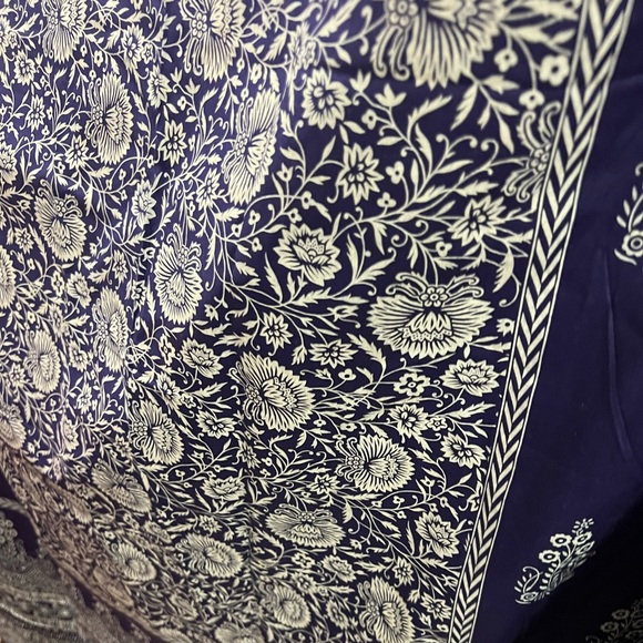 Stunning scarf - Picture 4 of 8